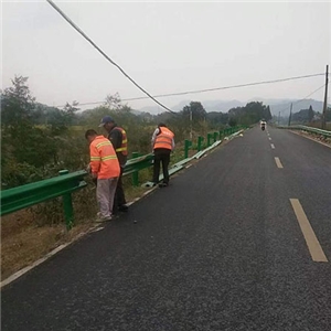 波形鋼護(hù)欄 