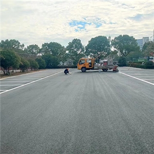 安師大內(nèi)部道路標(biāo)線(xiàn)施工 